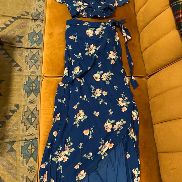 Abercrombie & Fitch Dresses & Skirts - Abercrombie & Fitch Blue Floral Asymmetrical Dress